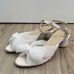 Crinkle fabric knotted bow bridal heel